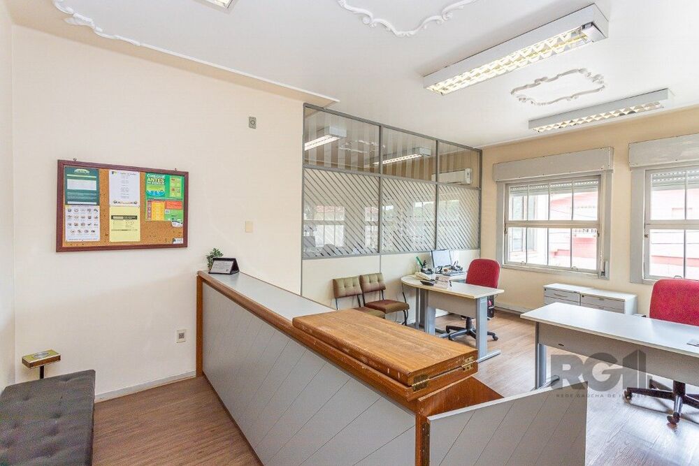 Casa à venda com 4 quartos, 251m² - Foto 1