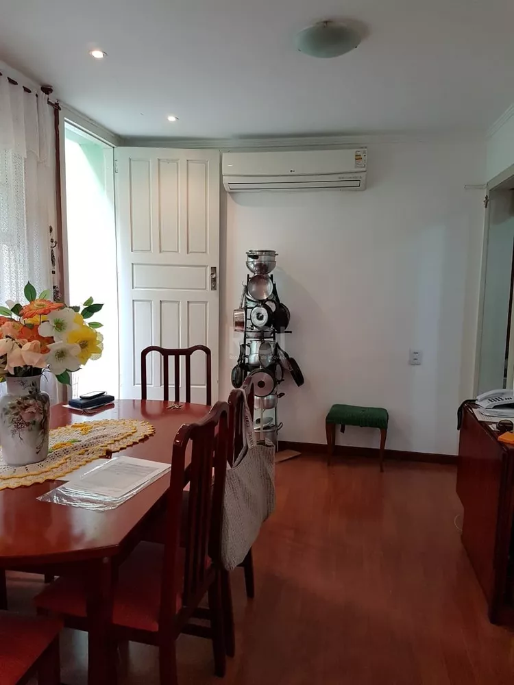 Casa à venda com 5 quartos, 251m² - Foto 1