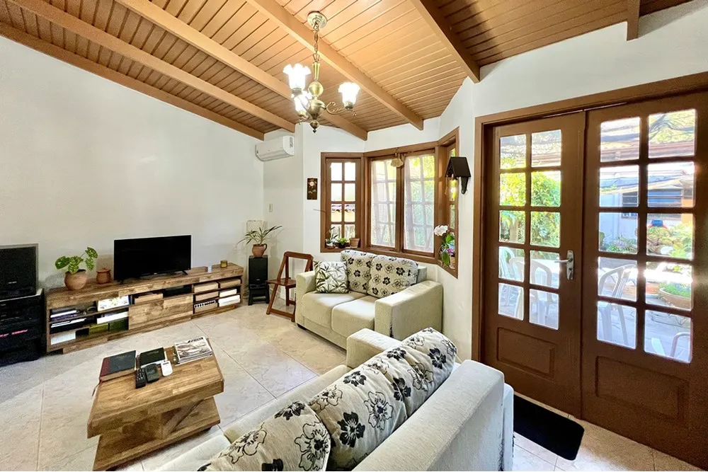 Casa, 3 quartos, 263 m² - Foto 1