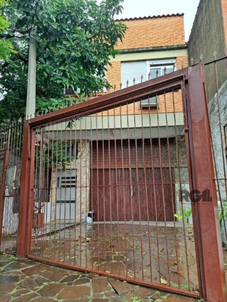 Casa à venda com 3 quartos, 191m² - Foto 1