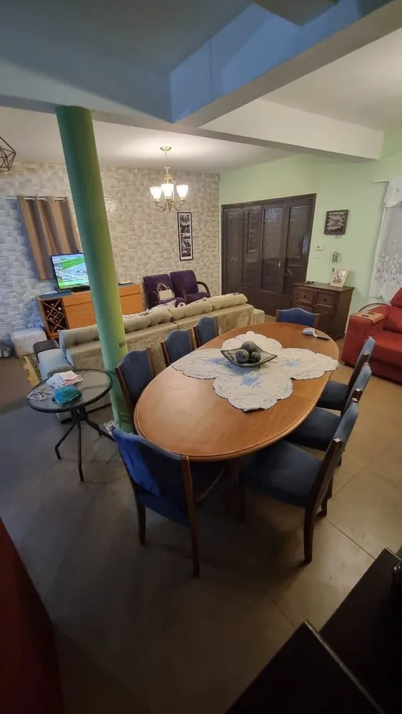 Casa, 3 quartos, 216 m² - Foto 1