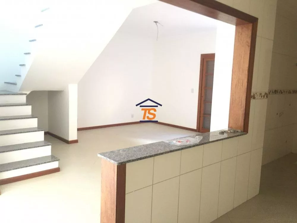 Casa à venda com 2 quartos, 165m² - Foto 3