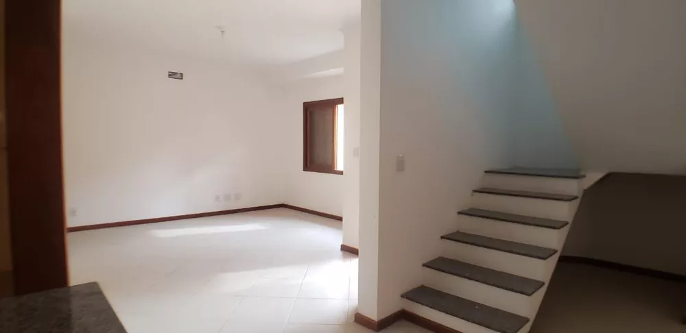 Casa à venda com 2 quartos, 165m² - Foto 2