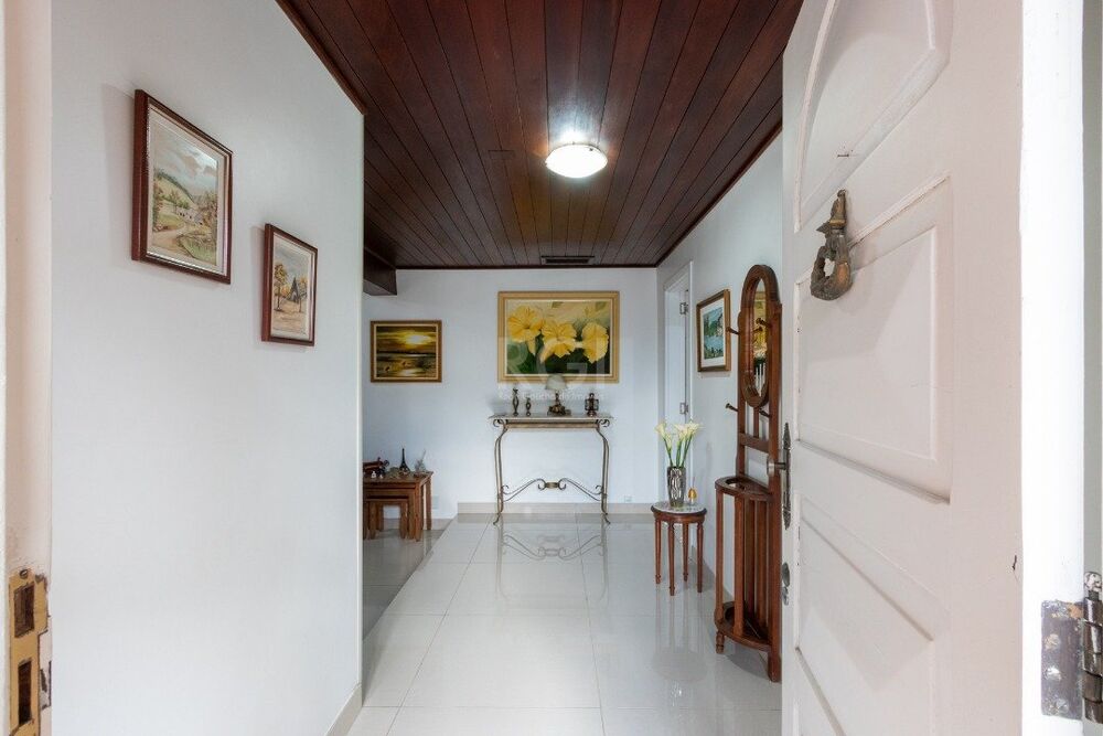 Casa à venda com 4 quartos, 301m² - Foto 4