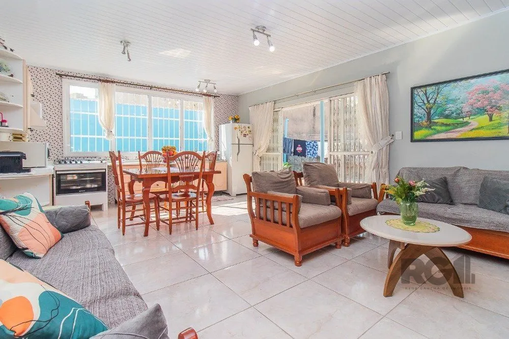 Casa, 3 quartos, 216 m² - Foto 1
