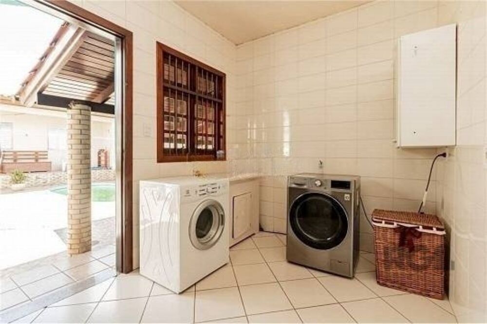 Casa à venda com 3 quartos, 261m² - Foto 3