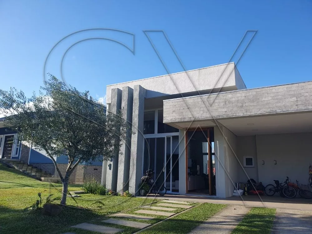 Casa de Condomínio à venda com 3 quartos, 232m² - Foto 1