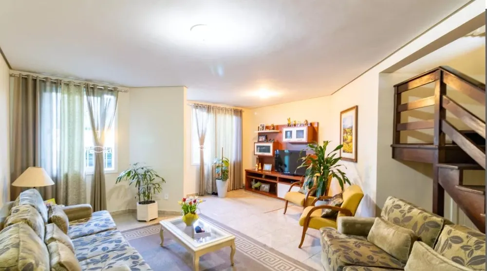 Casa, 3 quartos, 236 m² - Foto 1