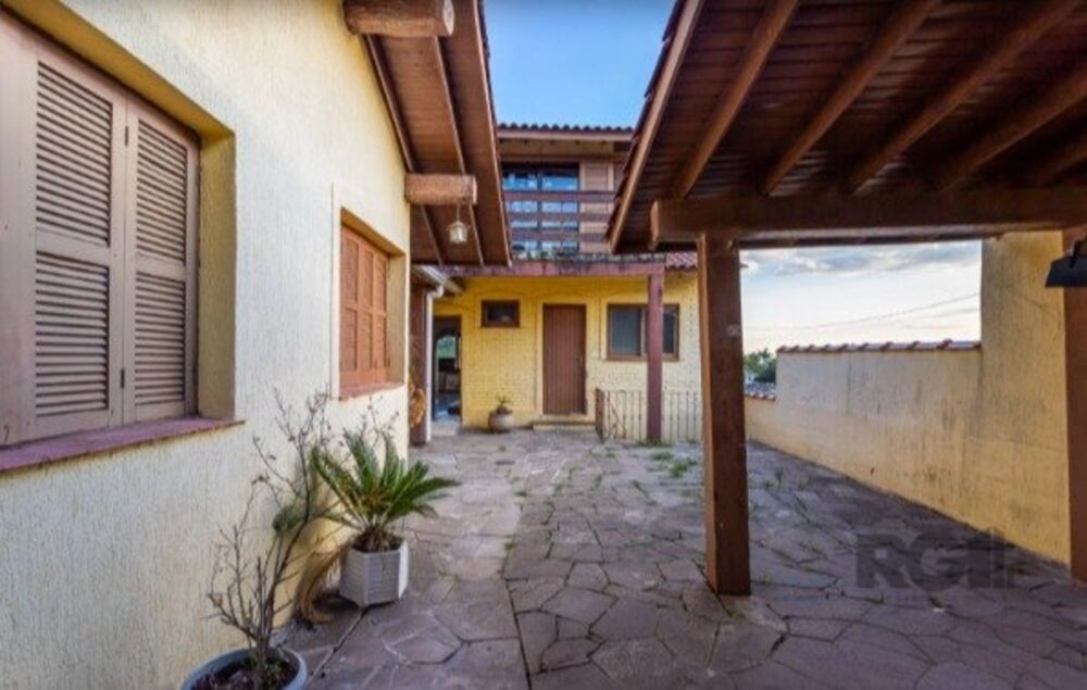 Casa à venda com 4 quartos, 220m² - Foto 4