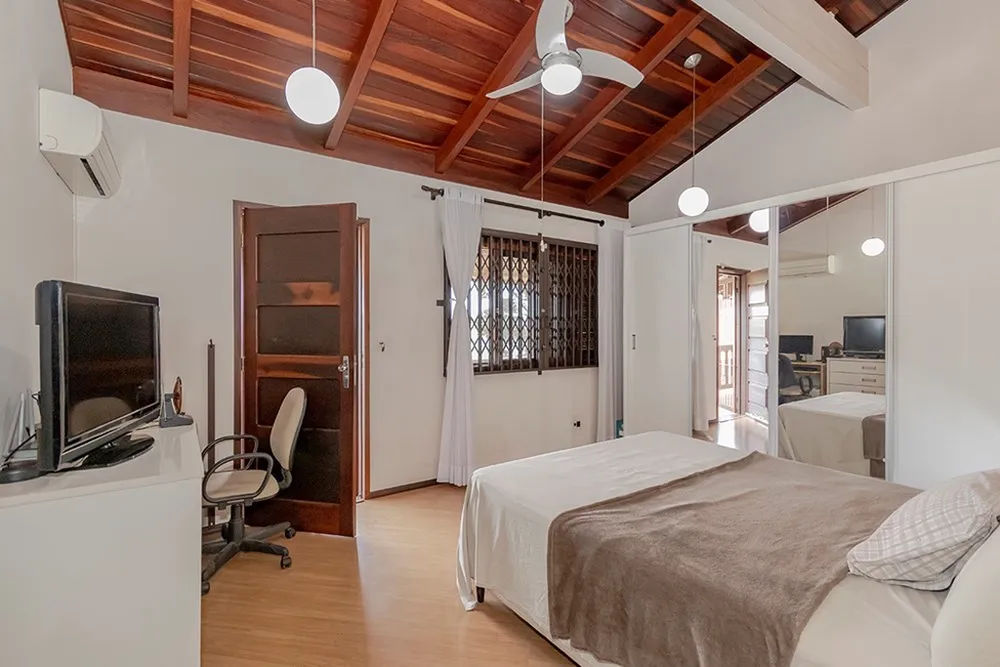 Casa, 3 quartos, 226 m² - Foto 1