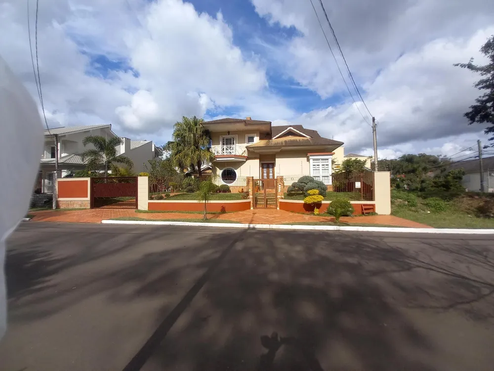 Casa, 3 quartos, 241 m² - Foto 2
