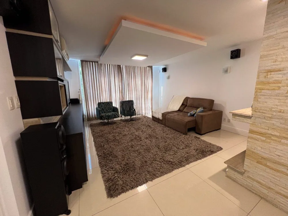 Casa, 3 quartos, 302 m² - Foto 1