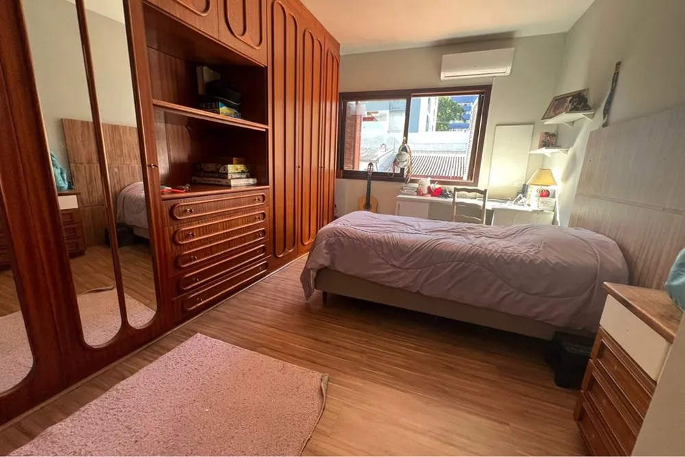 Casa, 4 quartos, 221 m² - Foto 1