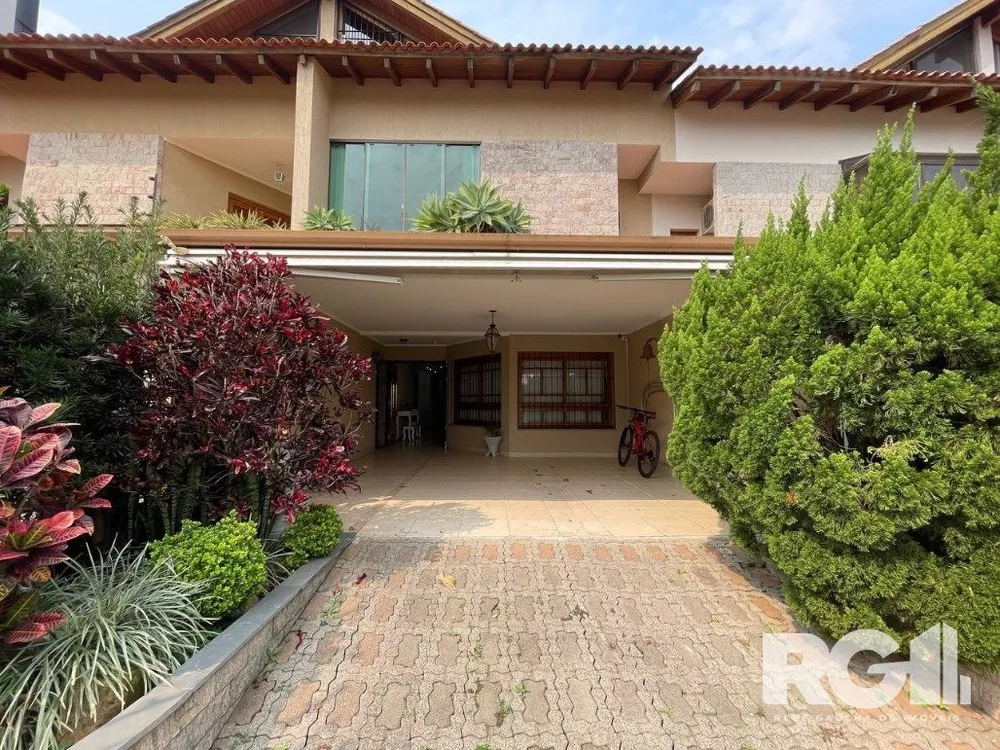 Casa à venda com 3 quartos, 252m² - Foto 1