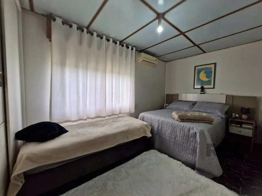 Casa, 4 quartos, 241 m² - Foto 1