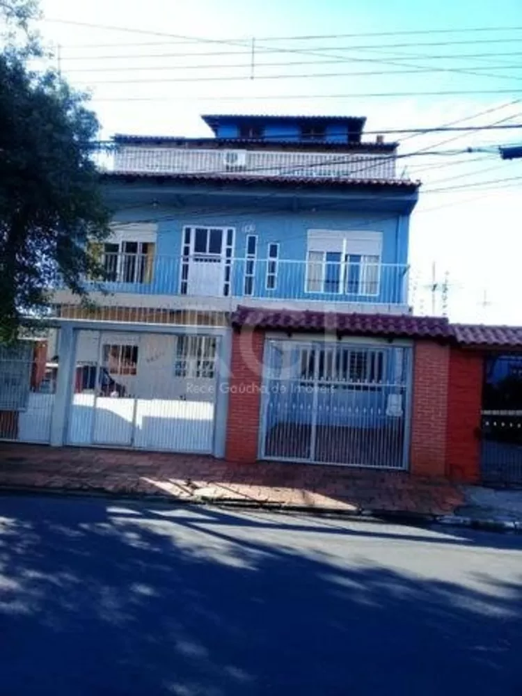 Sobrado à venda com 8 quartos, 439m² - Foto 1