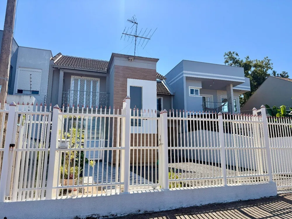 Casa, 4 quartos, 226 m² - Foto 1
