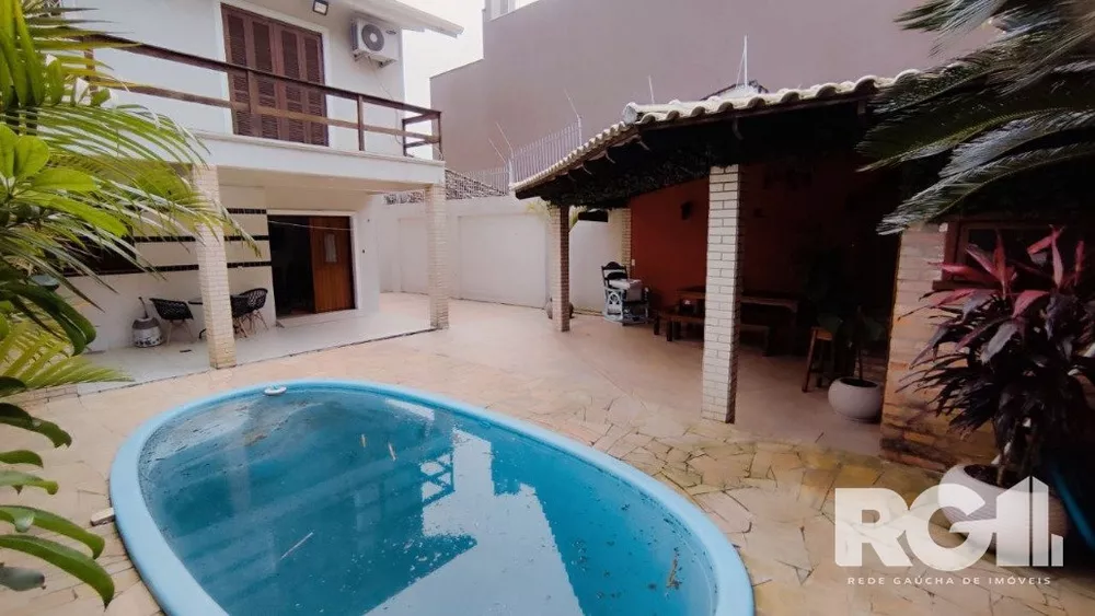 Casa à venda com 3 quartos, 225m² - Foto 1