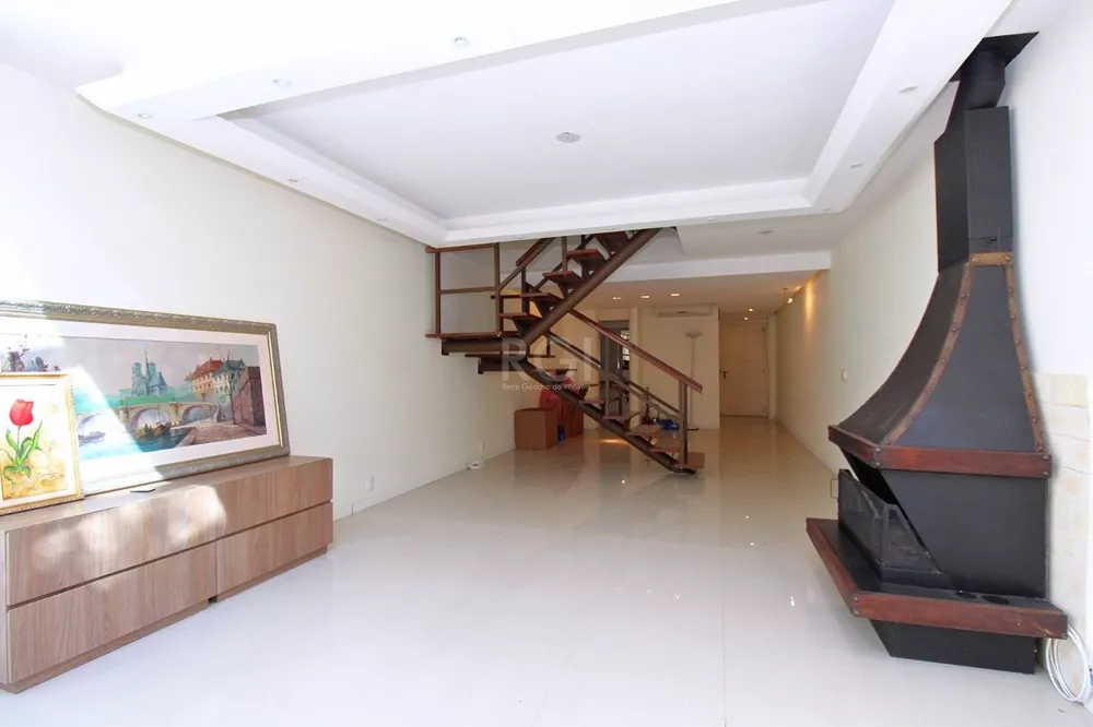 Casa de Condomínio à venda com 4 quartos, 303m² - Foto 1