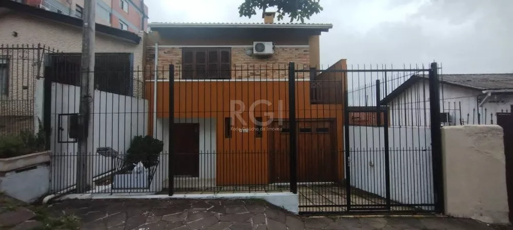 Casa à venda com 3 quartos, 135m² - Foto 1