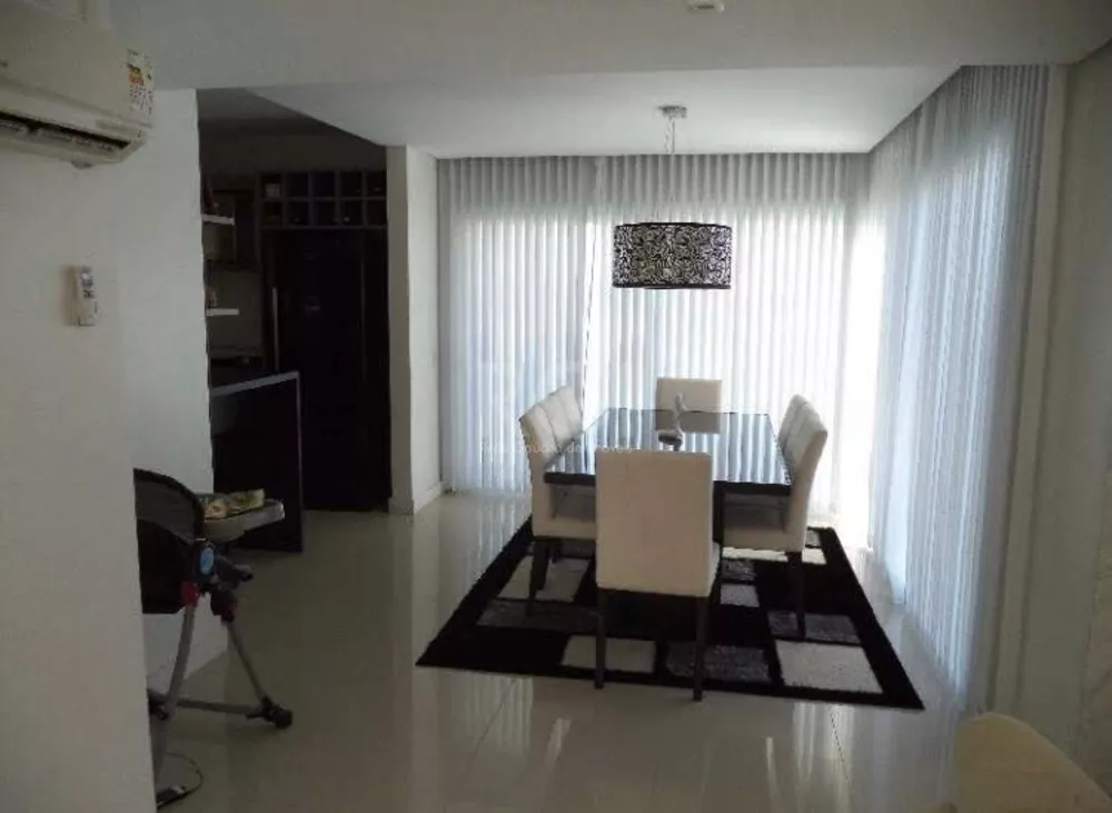 Casa de Condomínio à venda com 3 quartos, 239m² - Foto 2