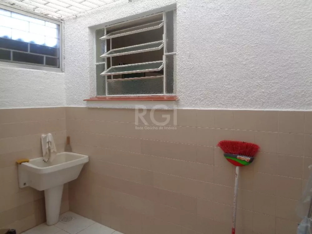 Casa à venda com 3 quartos, 199m² - Foto 2