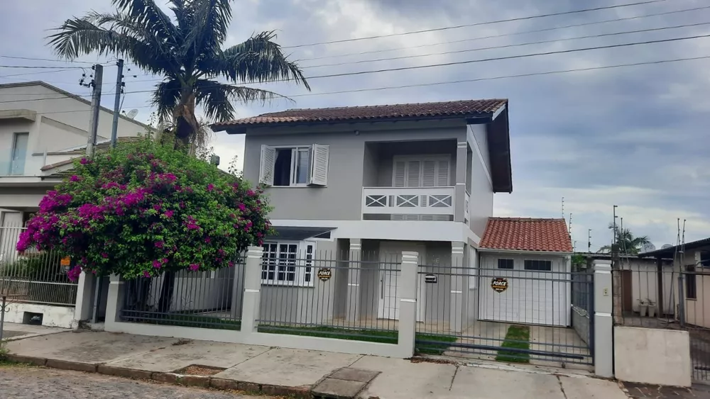 Casa à venda com 3 quartos, 209m² - Foto 1