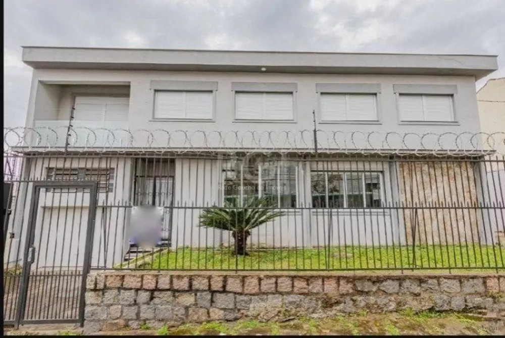 Casa à venda com 3 quartos, 219m² - Foto 1