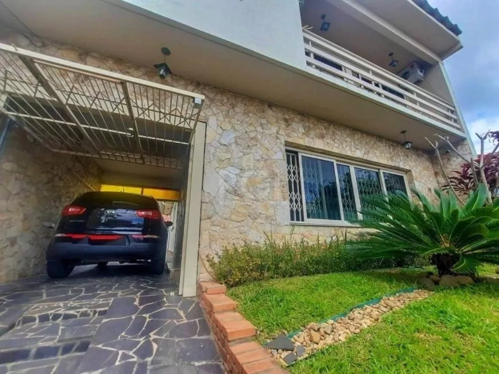 Casa à venda com 3 quartos, 249m² - Foto 1