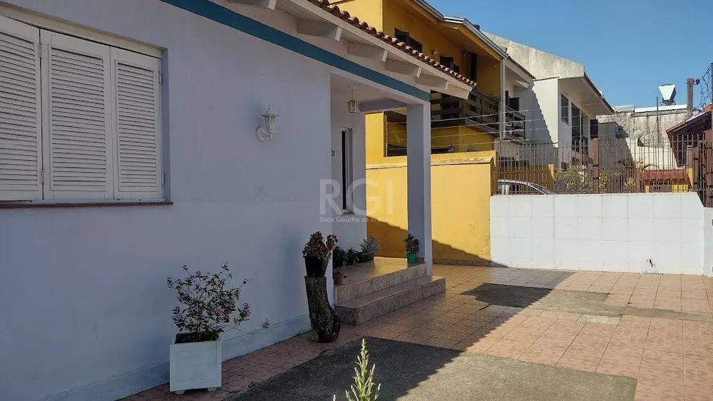 Casa à venda com 3 quartos, 99m² - Foto 1