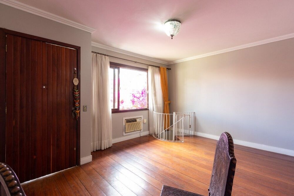 Casa à venda com 3 quartos, 203m² - Foto 2