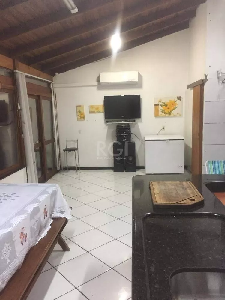 Casa à venda com 2 quartos, 44m² - Foto 2