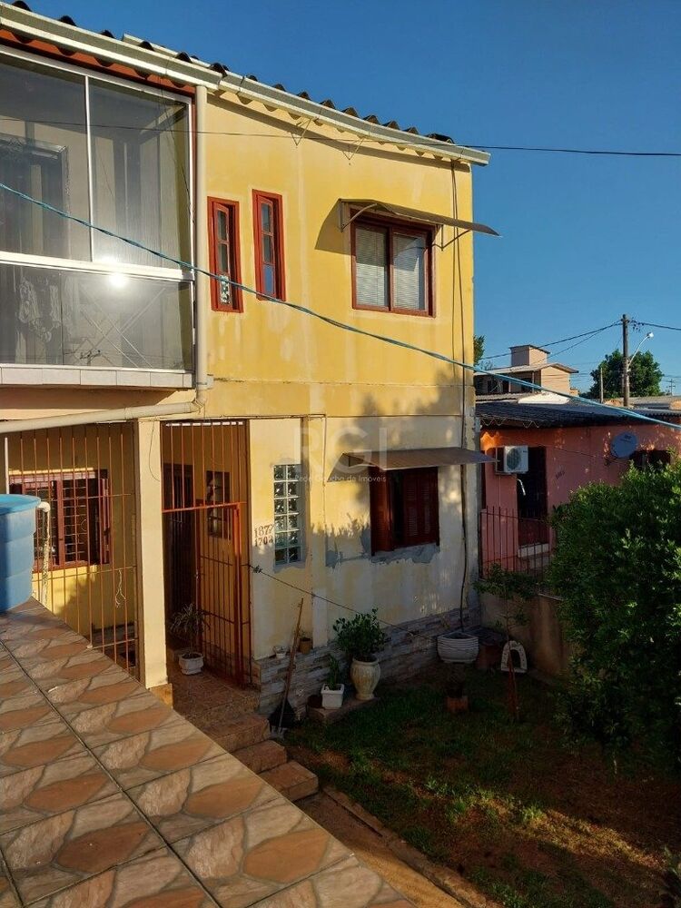 Casa à venda com 4 quartos, 251m² - Foto 1