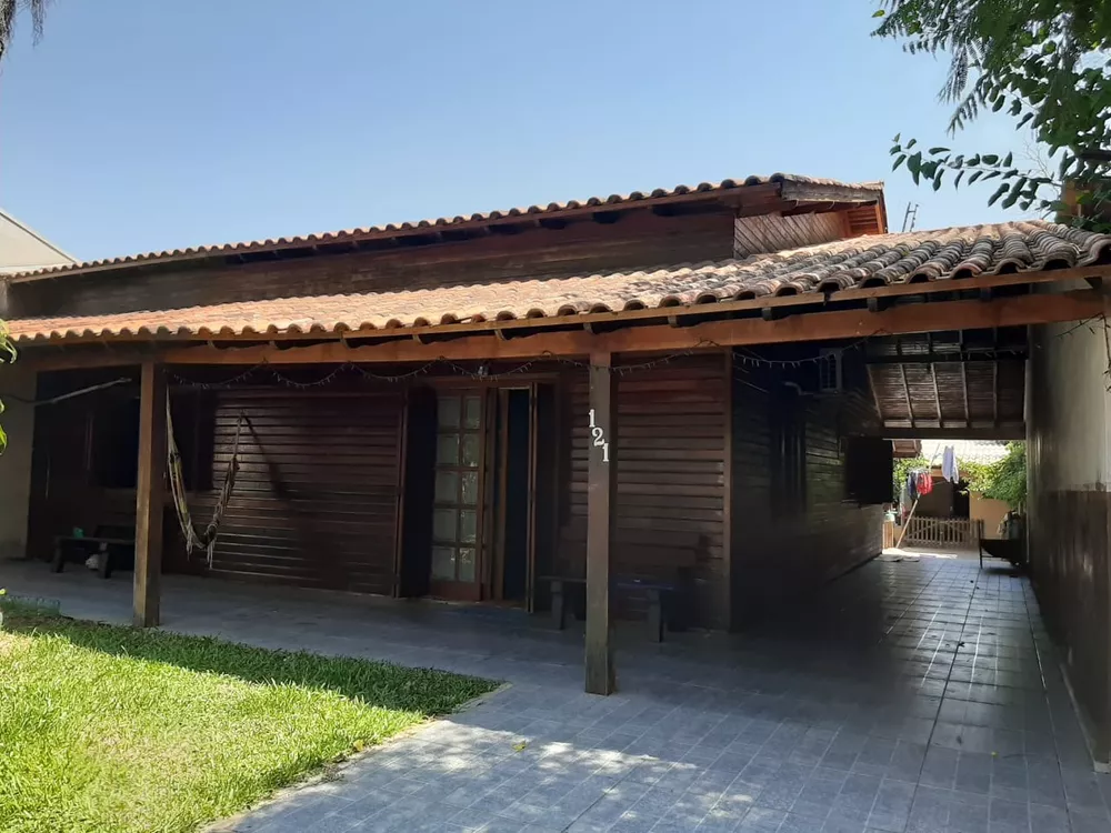 Casa à venda com 3 quartos, 201m² - Foto 1