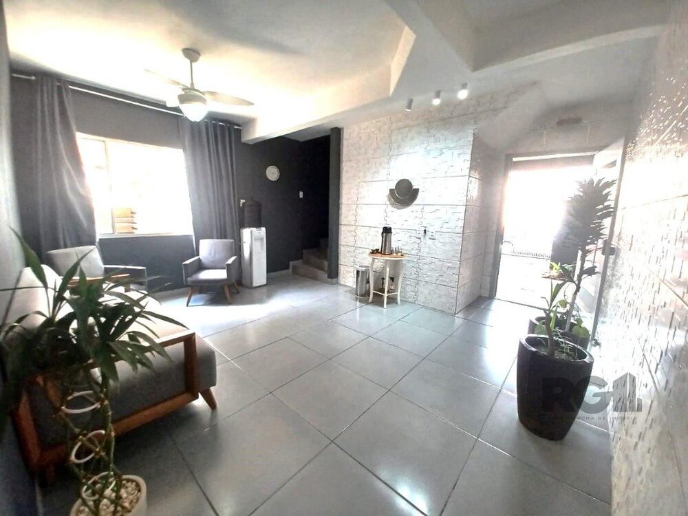 Casa à venda com 4 quartos, 349m² - Foto 1