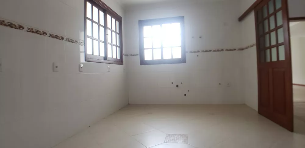 Casa à venda com 4 quartos, 377m² - Foto 4