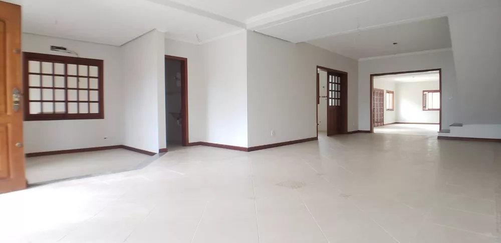 Casa à venda com 4 quartos, 377m² - Foto 1