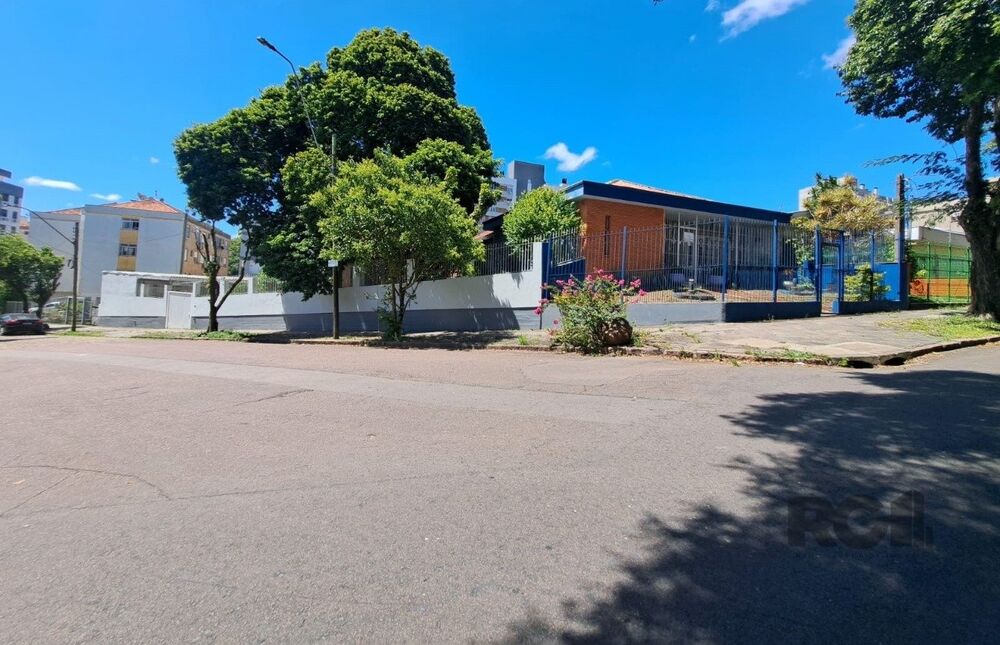 Casa à venda com 5 quartos, 331m² - Foto 1