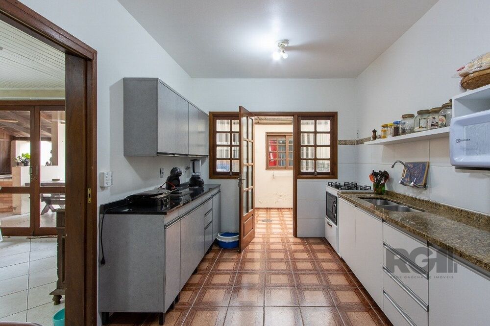 Casa à venda com 3 quartos, 248m² - Foto 2