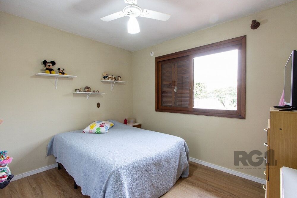 Casa à venda com 3 quartos, 248m² - Foto 4