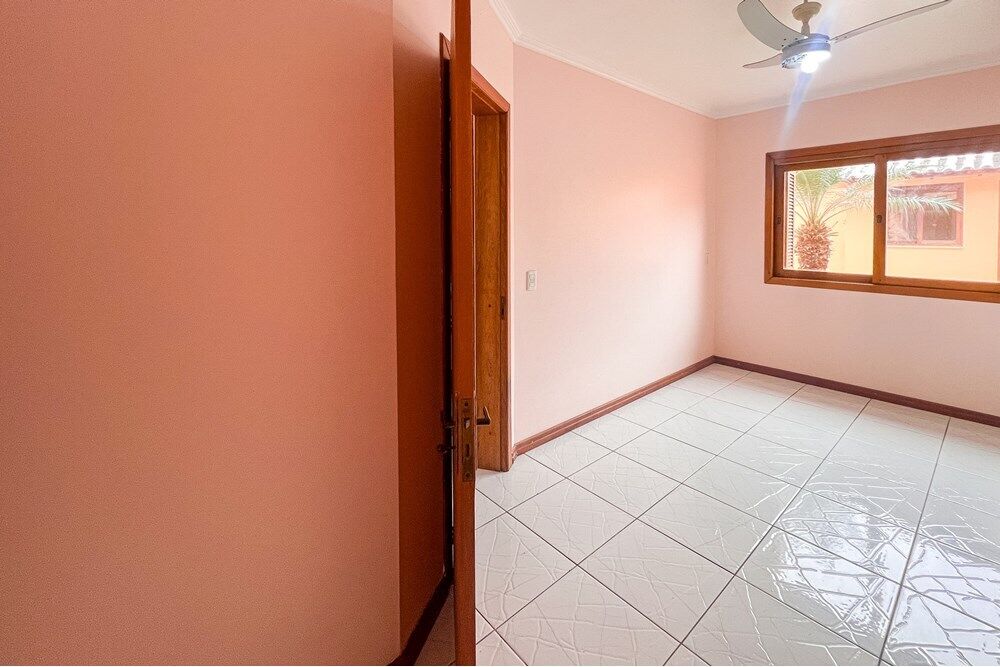 Casa à venda com 2 quartos, 199m² - Foto 2