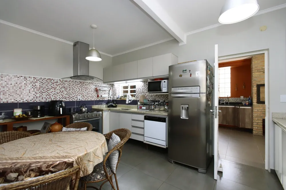 Casa, 4 quartos, 218 m² - Foto 2