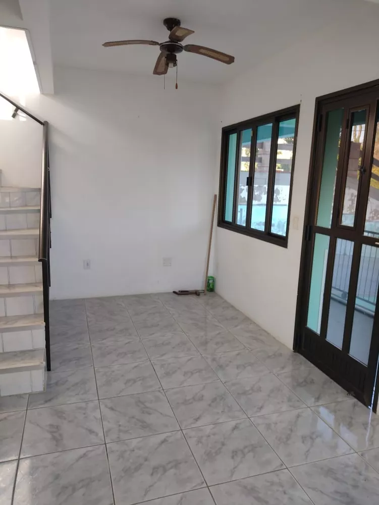 Casa à venda com 4 quartos, 161m² - Foto 3