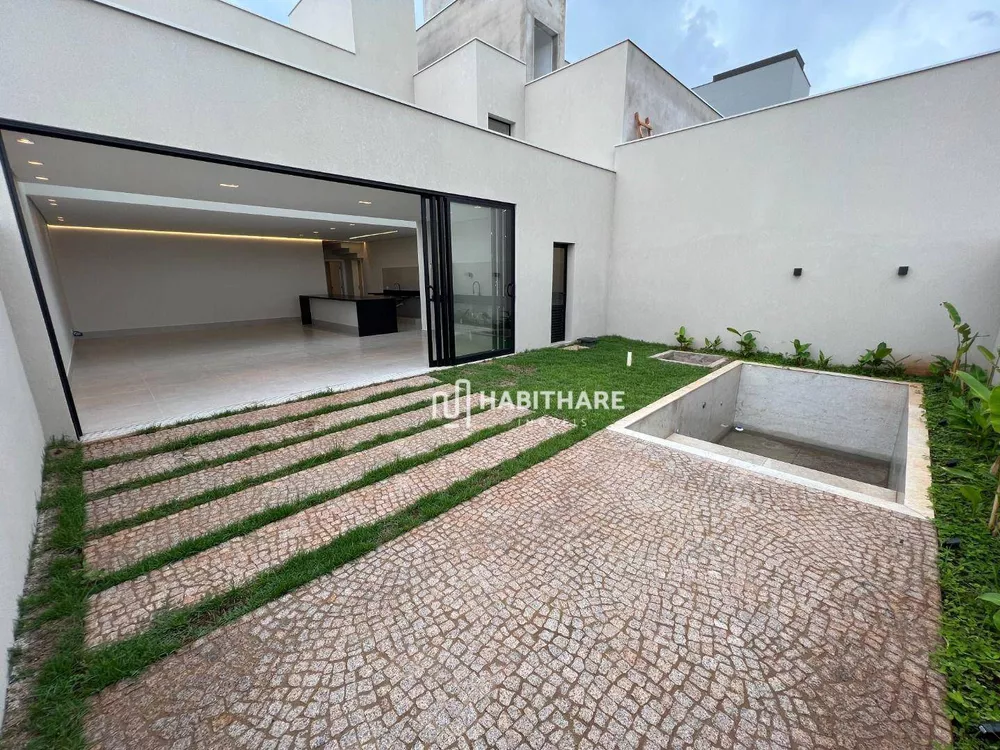 Casa de Condomínio à venda com 3 quartos, 240m² - Foto 1