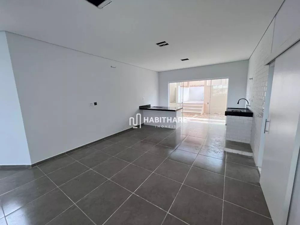 Casa de Condomínio à venda com 3 quartos, 200m² - Foto 3