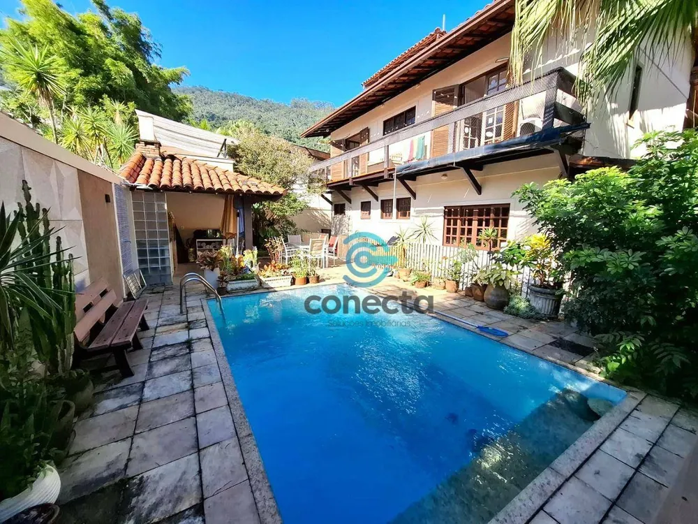 Casa, 4 quartos, 328 m² - Foto 1