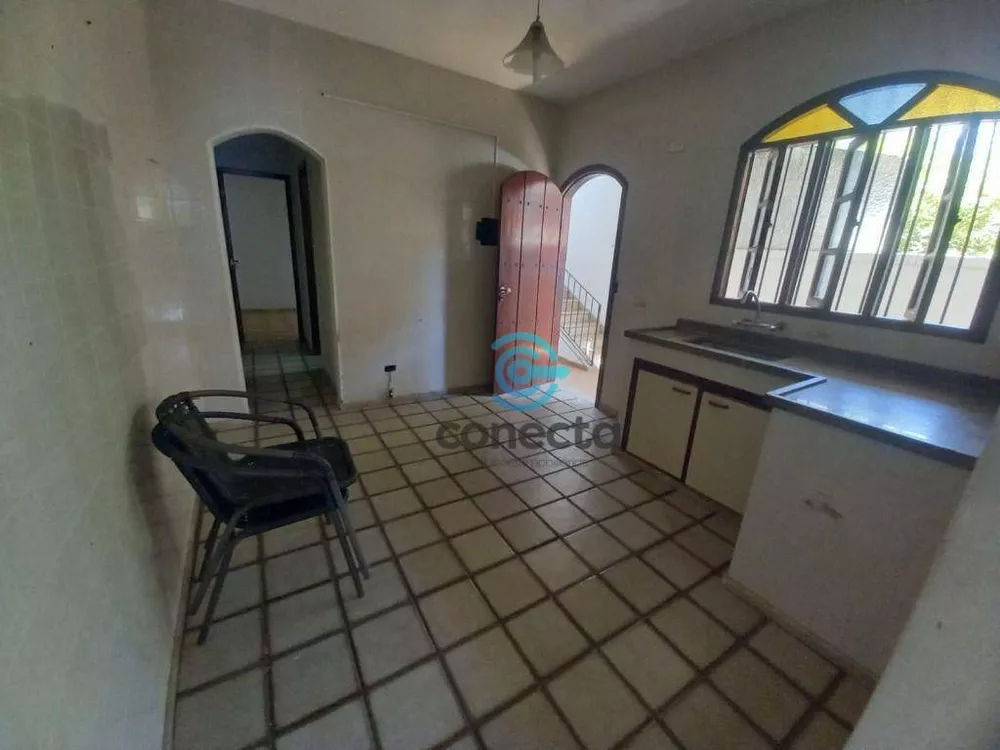 Casa, 4 quartos, 240 m² - Foto 2