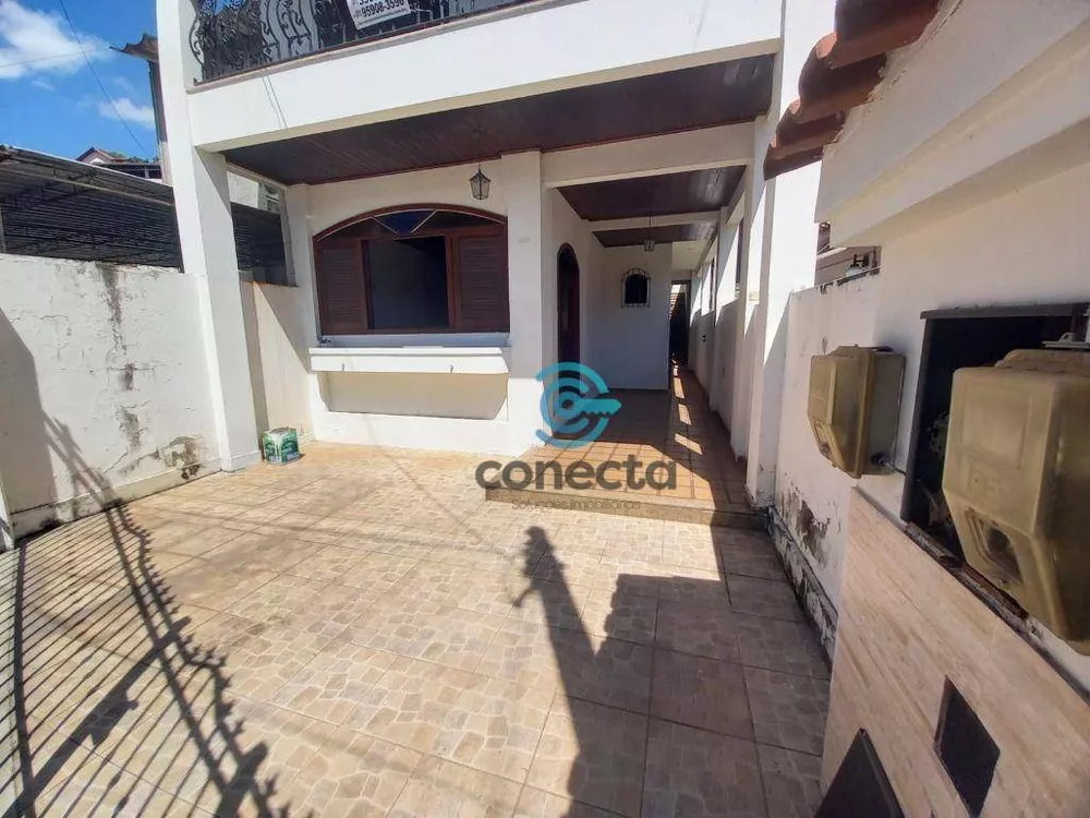 Casa, 4 quartos, 240 m² - Foto 1