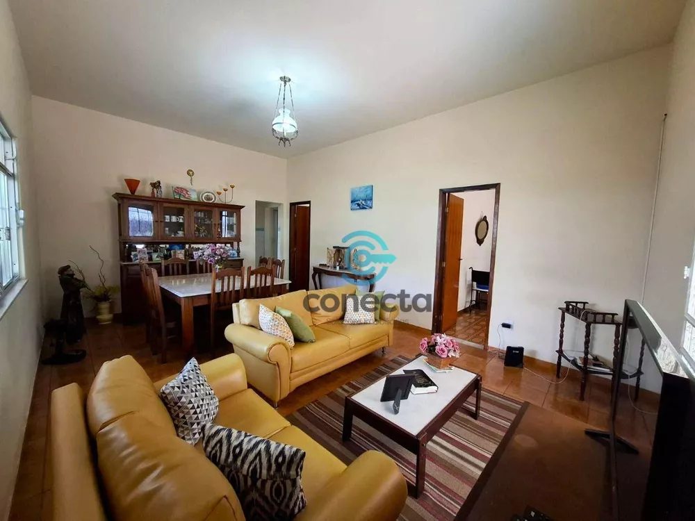 Casa, 7 quartos, 179 m² - Foto 1