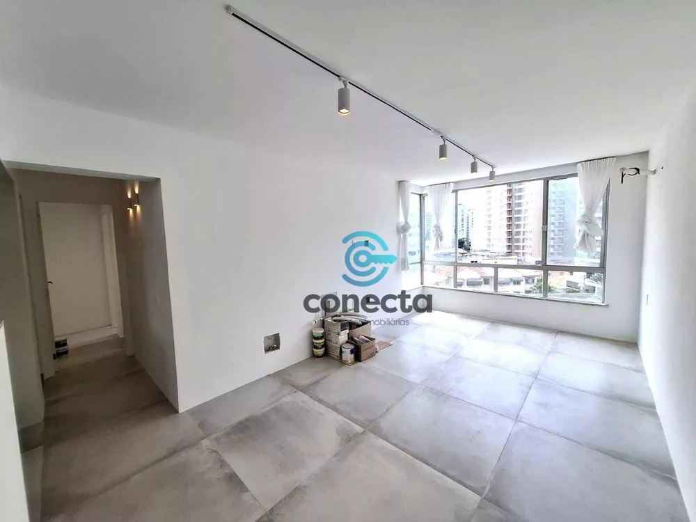 Apartamento para alugar com 3 quartos, 200m² - Foto 1